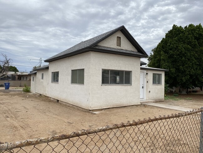 Building Photo - 1686 W 1st St