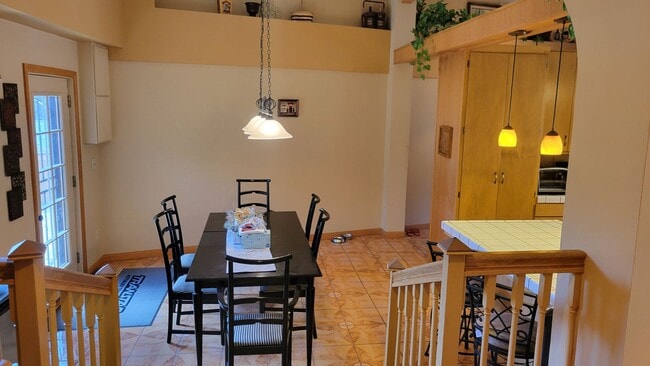 Building Photo - Lovely Home on the Sunny Side of Pine Moun...