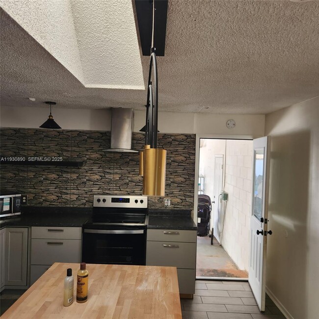 Building Photo - 3936 Cypress Landing N