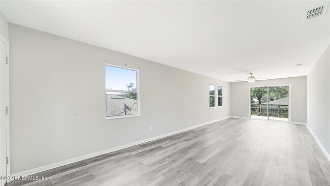 Building Photo - 207 9th St