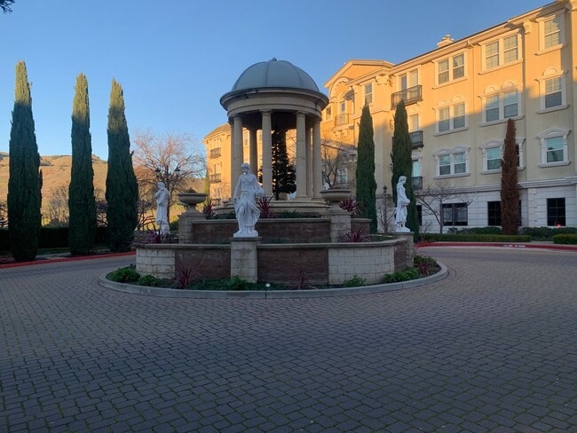 Building Photo - Luxurious Belvedere Condo Available Now!