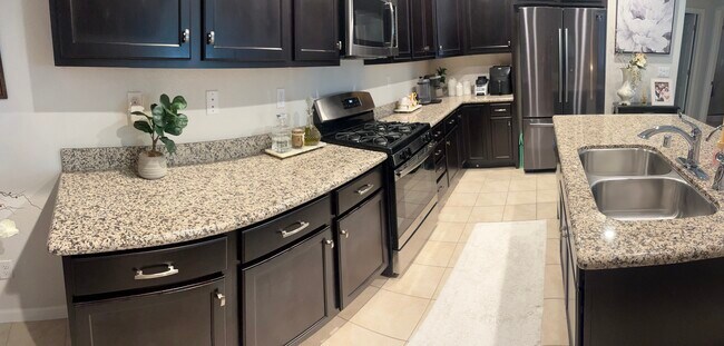 Foto del edificio - 1432 S Hart Dr