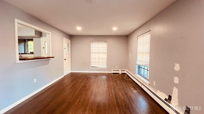 Building Photo - 323 Gill Ln
