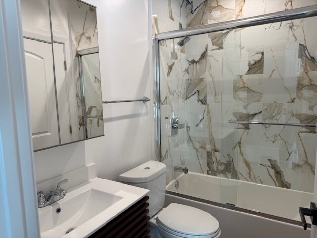 Baño - 18906 Lassen St