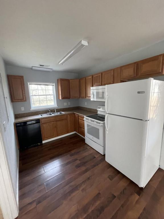 Foto del edificio - 330 Cherry Ave