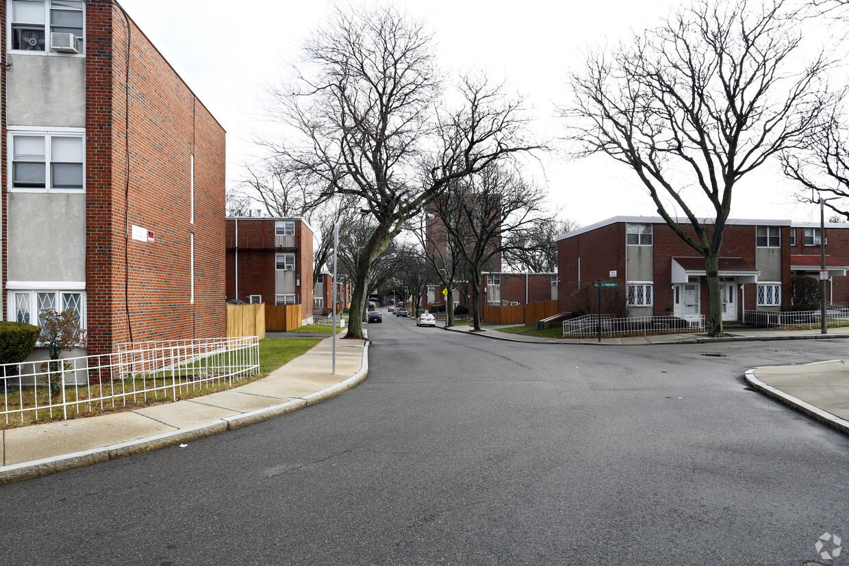 Building Photo - Charlame Park Homes I