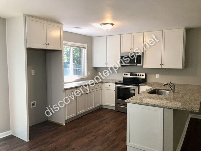 Foto del edificio - JUST REDUCED! 4 Bdrm / 2 Bath Home - 1st m...