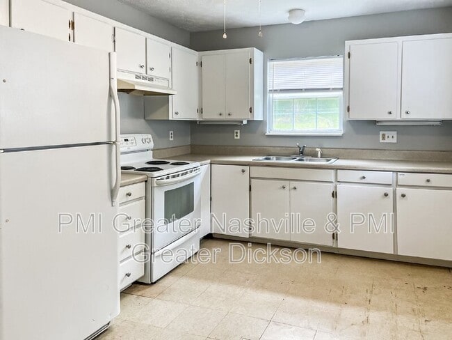 Building Photo - 807 Clydeton Rd