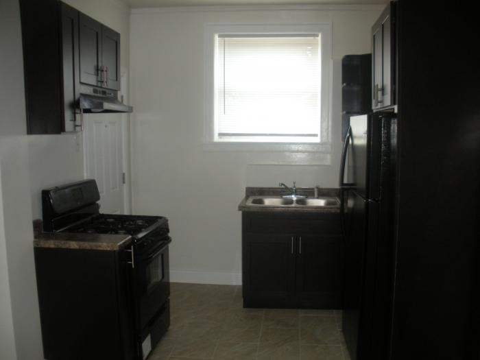 Primary Photo - bedroom in Chicago IL 60620