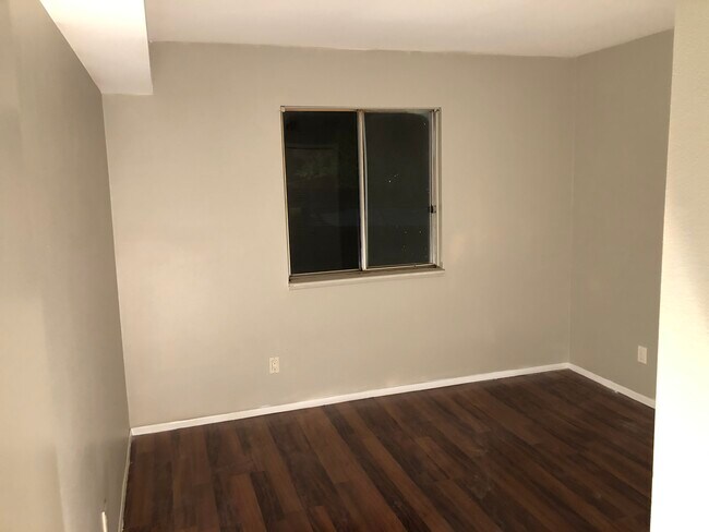 Foto del edificio - 8739 Green Willow Dr