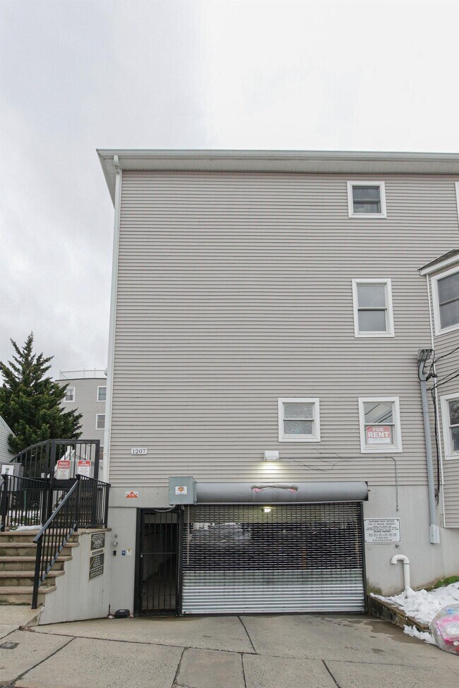 Building Photo - 1207 46th St