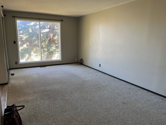 Building Photo - 3 Bed 1.5 Bath Unit in Olds, AB
