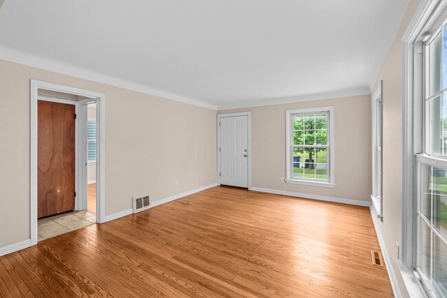 Building Photo - 1502 Schuyler Rd