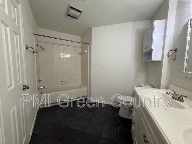Foto del edificio - 3903 W 105th St S