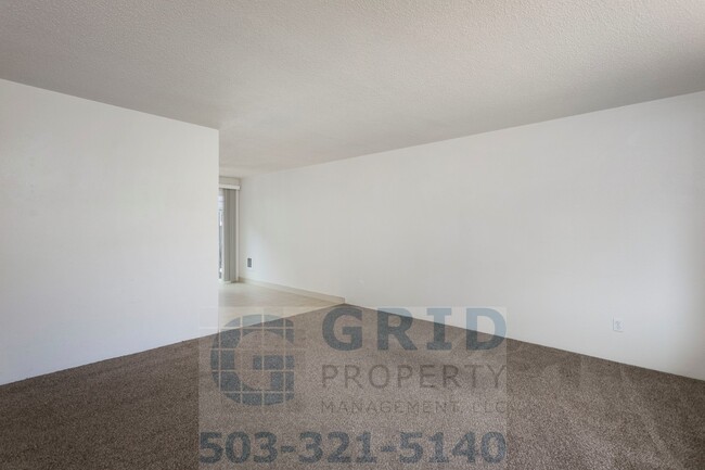 Building Photo - 2 Bedroom Apartment Available in SW Portla...