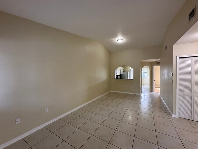 Foto del edificio - 2921 SE 12th Rd