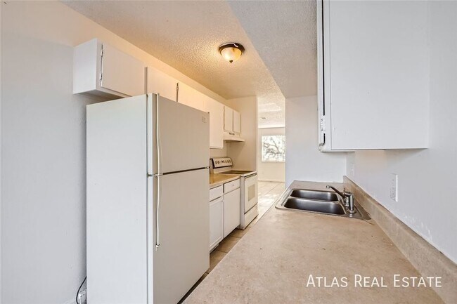 Foto del edificio - 904 Excalibur St