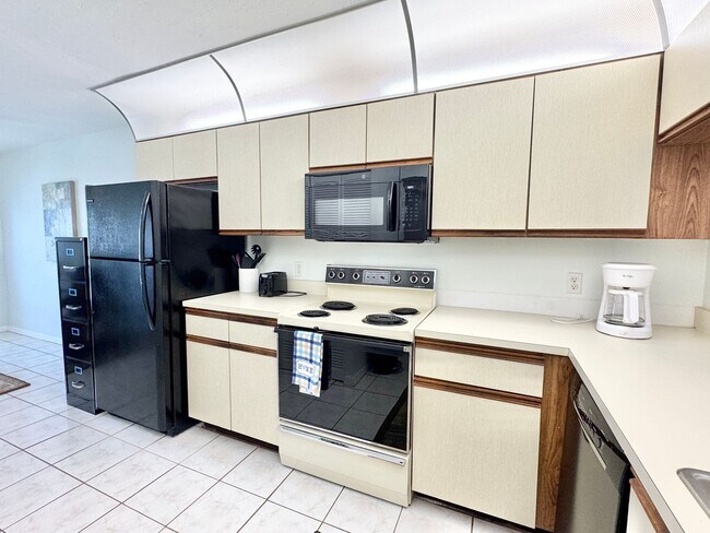 Foto del edificio - ** ABBEY AT BERKSHIRE VILLAGE ** 2 BED / 2...