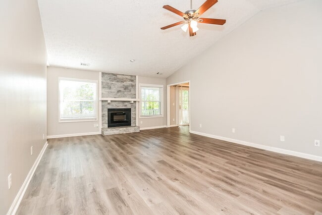 Building Photo - 923 River Rock Dr