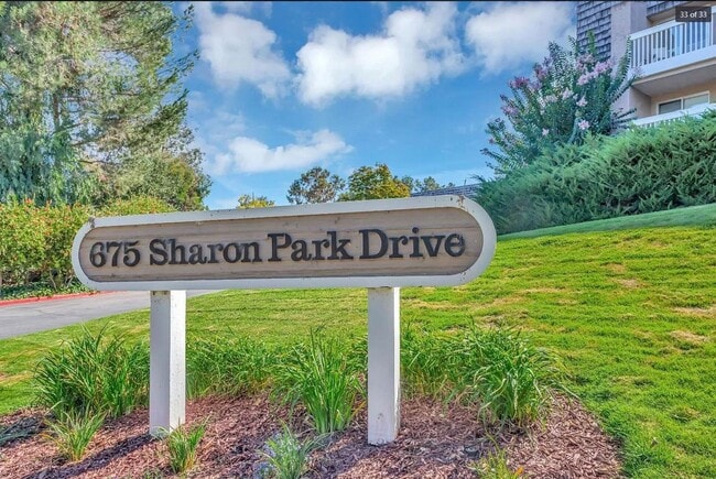 Building Photo - 675 Sharon Park Dr