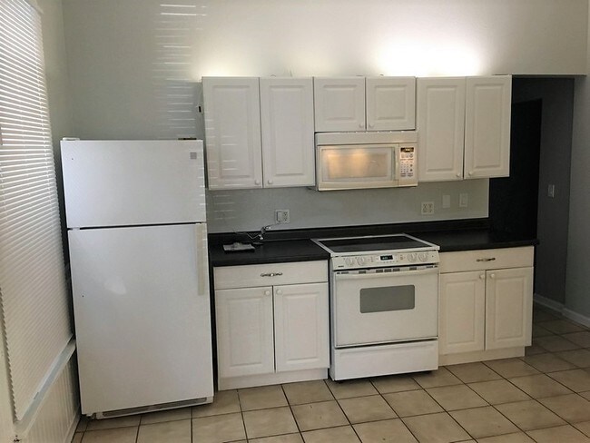 Kitchen - 2473 S Howell Ave