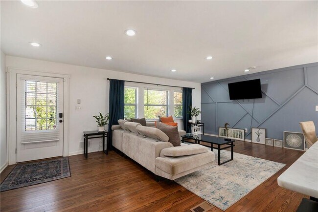 Foto del edificio - 3065 Midway Rd