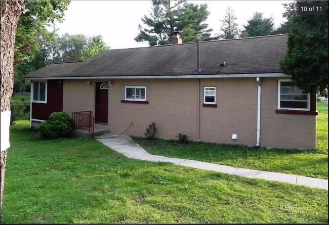 Building Photo - 6208 Oak Ln