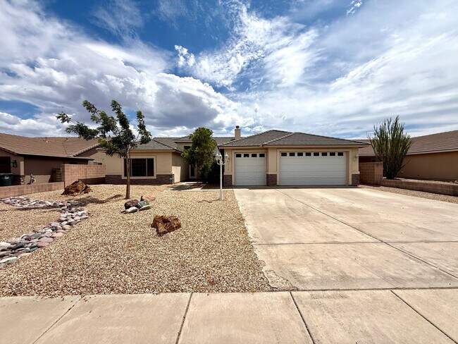 Foto del edificio - 2116 Roy Rogers Way