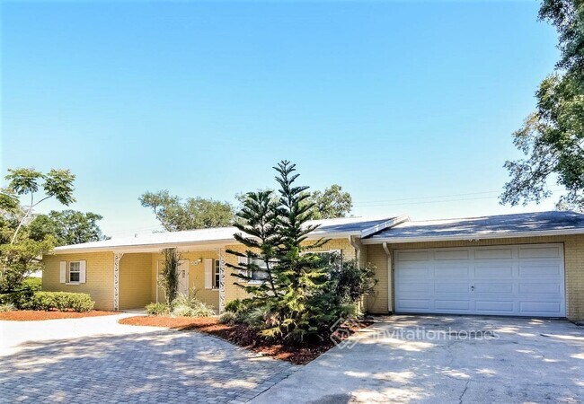 Foto del edificio - 2554 Lake Ellen Cir