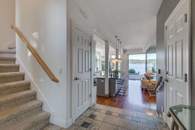 Building Photo - 5bd/3.75ba Sammamish Home