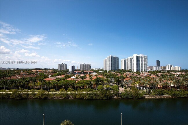 Foto del edificio - 3701 N Country Club Dr