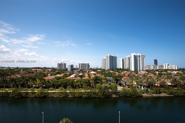Building Photo - 3701 N Country Club Dr