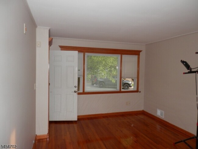 Building Photo - 331 Boxwood Ct