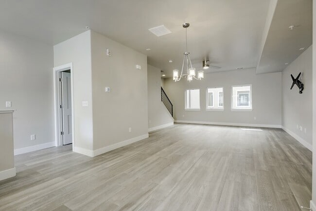 Building Photo - Prime Luxury Townhouse with Rooftop Deck Tennyson District Highlands!