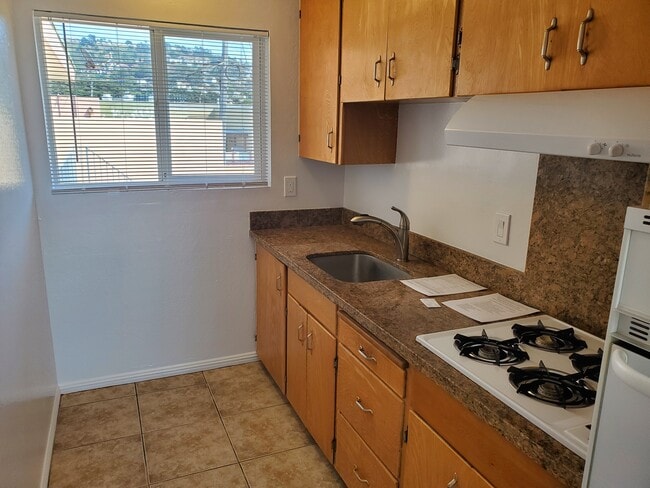 Kitchen - 405 Esplanade Ave