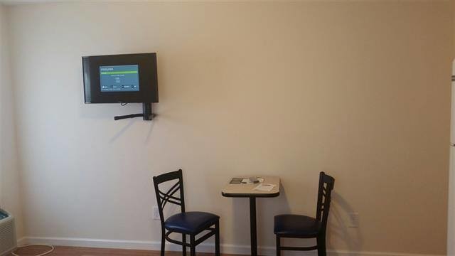 Televisor de pantalla plana de 32 pulgadas - Charleston Squares Apartments