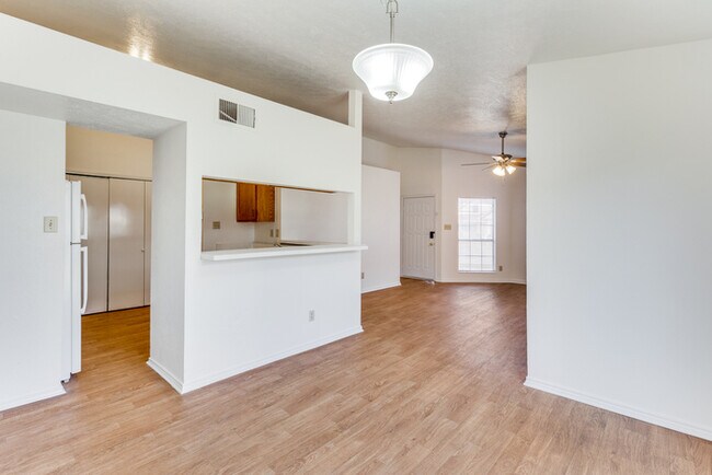 Building Photo - 6625 Brookhaven Trail