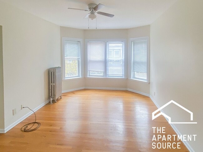 Foto del edificio - 3926 N Pine Grove Ave