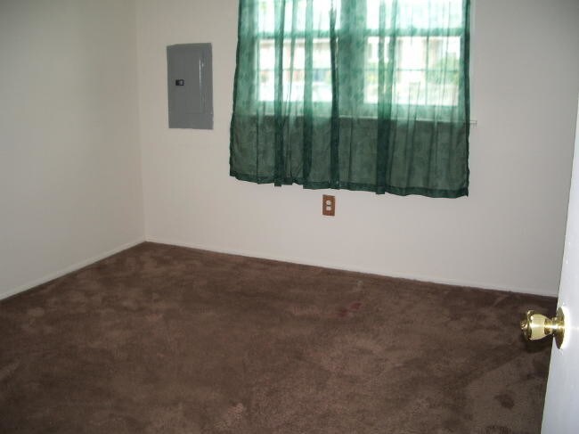 Building Photo - 651 Walden Ct