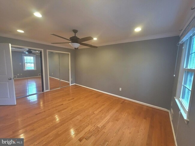 Building Photo - 9446 Cloverdale Ct