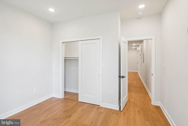 Foto del edificio - 4145 W Girard Ave