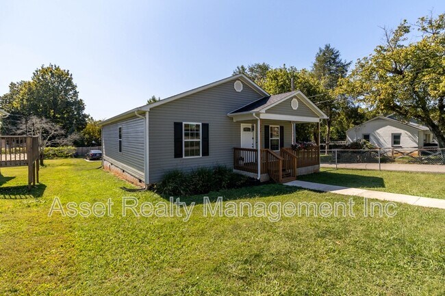 Foto del edificio - 524 Midlake Dr NE