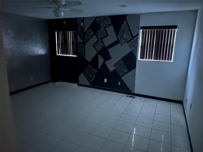 Building Photo - 429 NW 15th Ave