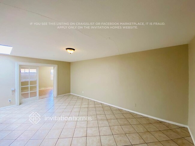 Building Photo - 3735 W Rose Ln