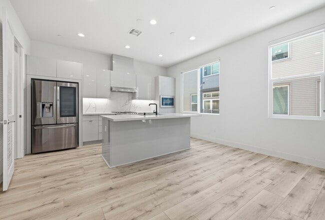 Building Photo - 262 Element Rd