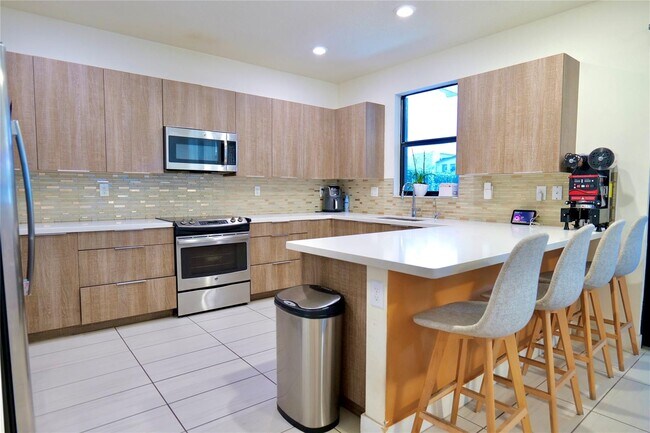 Foto del edificio - 7911 NW 105th Ave