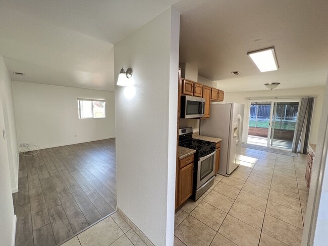 Building Photo - Amazing 4 Bedroom in the Heart of SD!