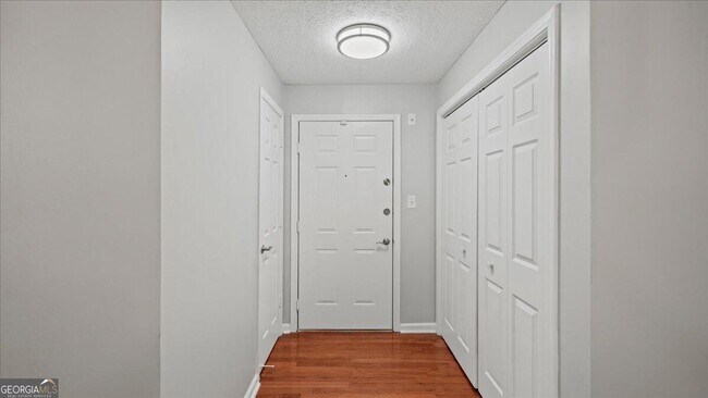 Building Photo - 1250 Parkwood Cir SE