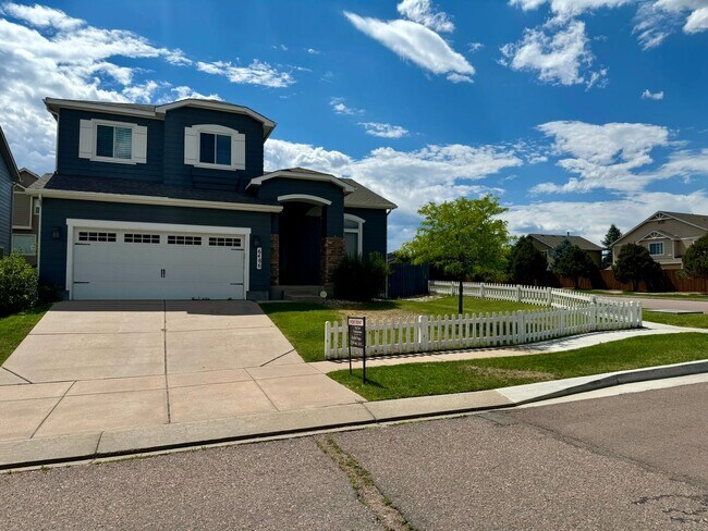 Building Photo - Incredible two-story home located in Stets...