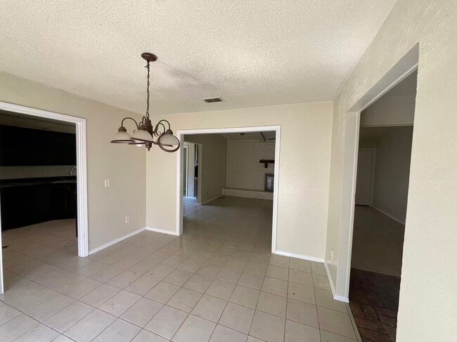 Photo - Great 3 Bedroom 2 Bathroom in Plano! House